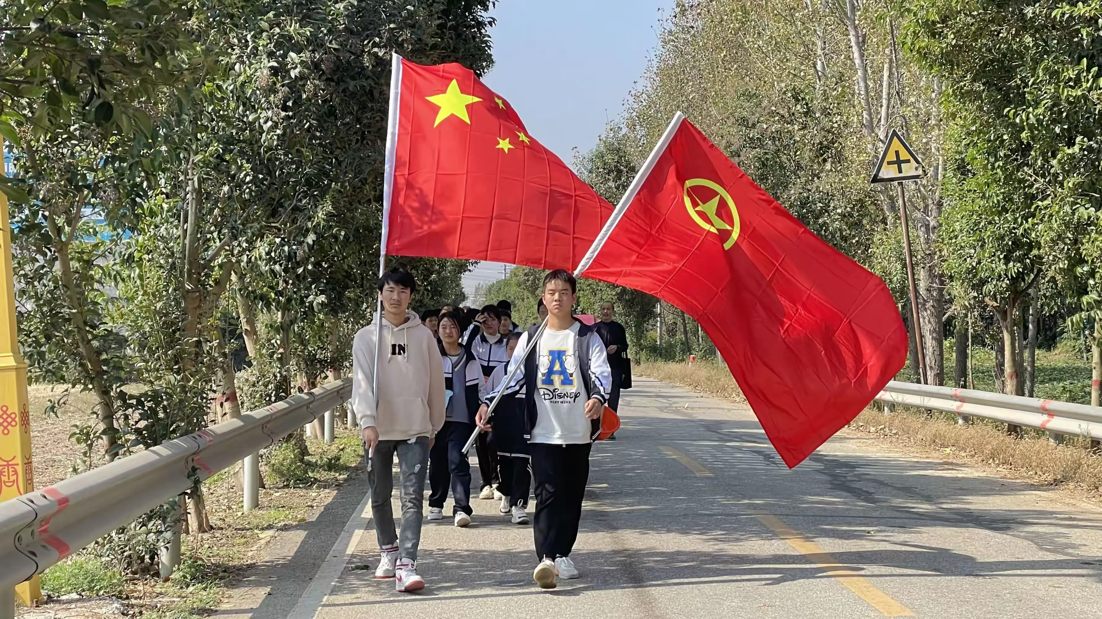 简篇-九九重阳节·浓浓敬老情
——桐河一中爱老敬老献爱心志愿服务活动