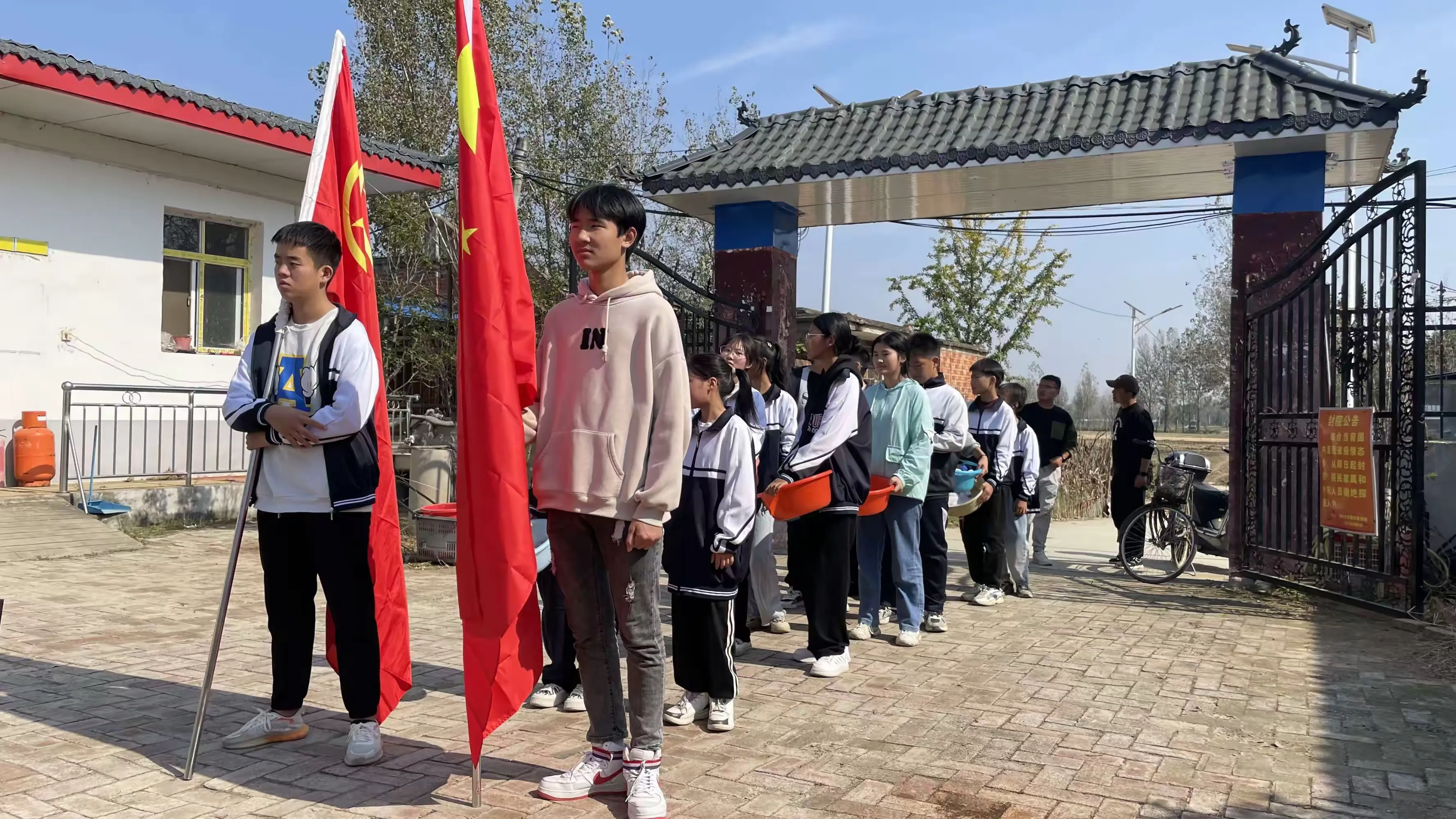 简篇-九九重阳节·浓浓敬老情
——桐河一中爱老敬老献爱心志愿服务活动