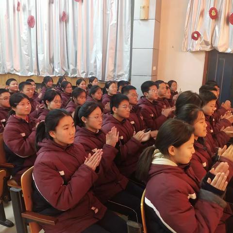 “凝聚青春力量 共筑强国梦想”油田实验学校新团员入团宣誓仪式