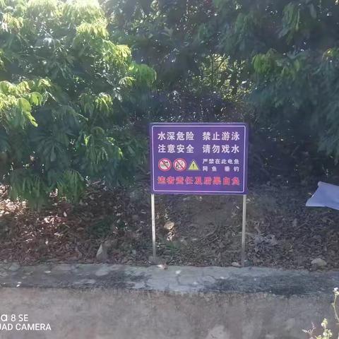 东张镇进行更新河道警示牌工作