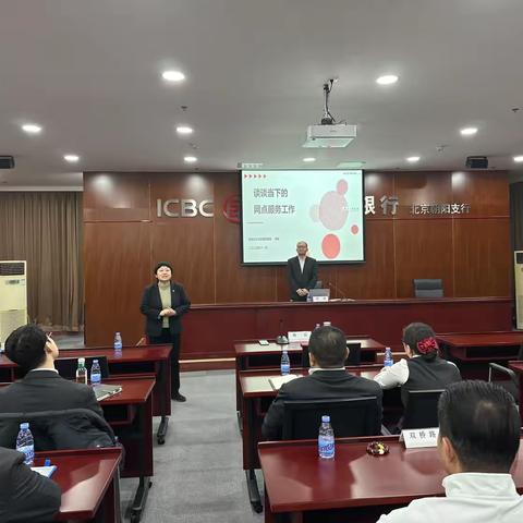 分行渠道规划与发展管理部胡斌副总经理赴朝阳支行开展网点服务提升工作调研