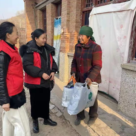 为民服务不止于路--彬州市农村公路管理站开展“情暖冬日·爱心捐衣”公益活动