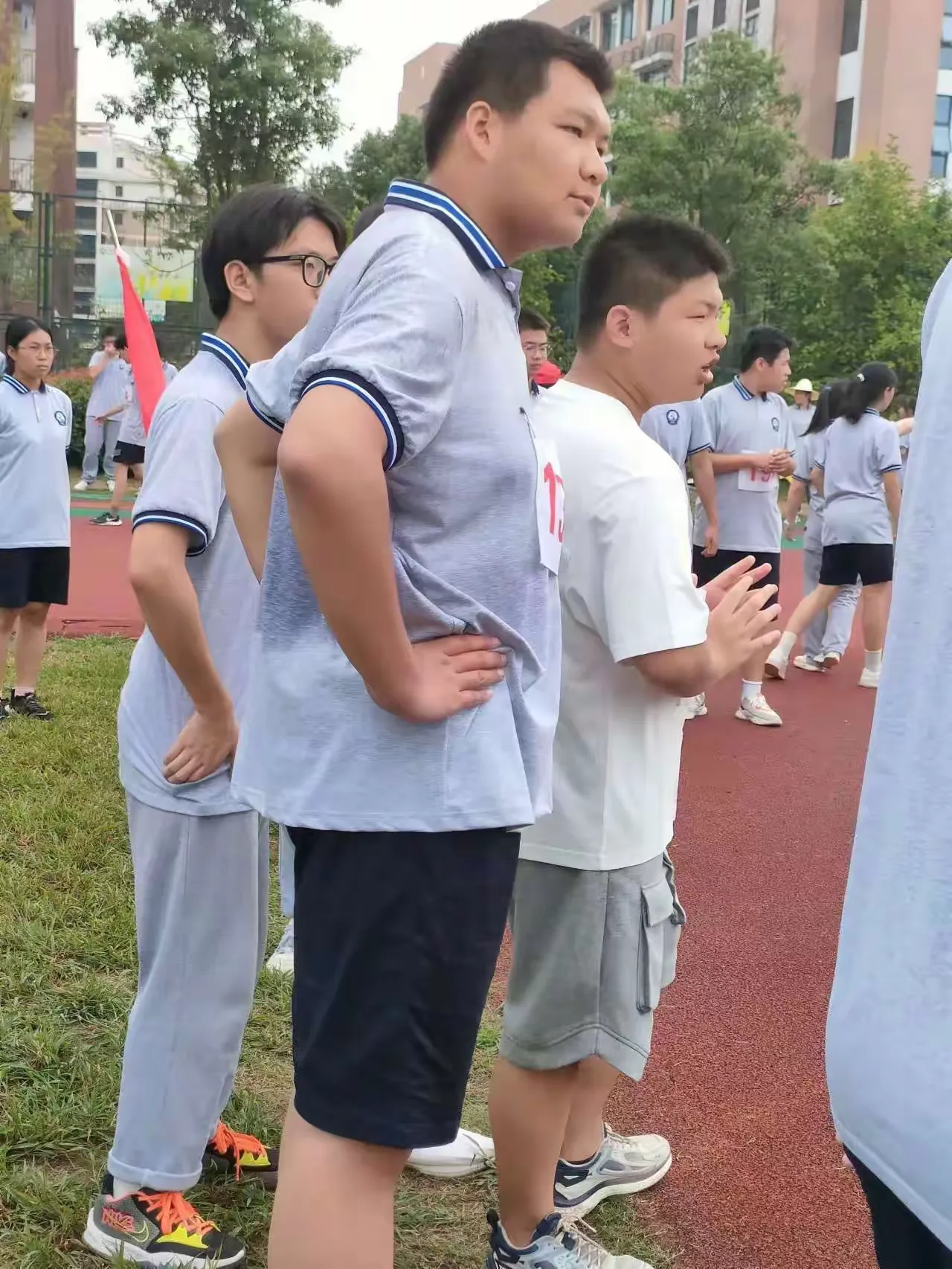 简篇-“少年迎风踏浪,在雨后拔节生长”
