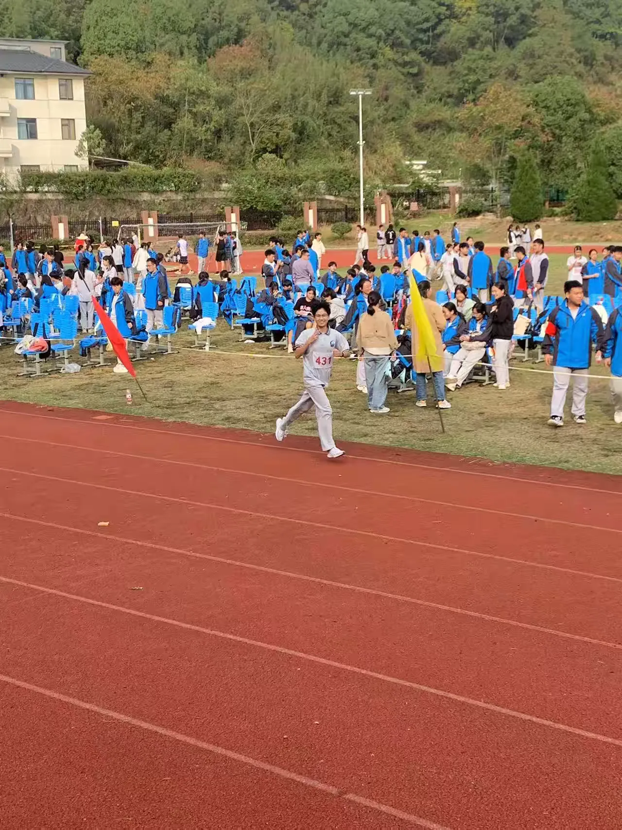 简篇-“少年迎风踏浪,在雨后拔节生长”