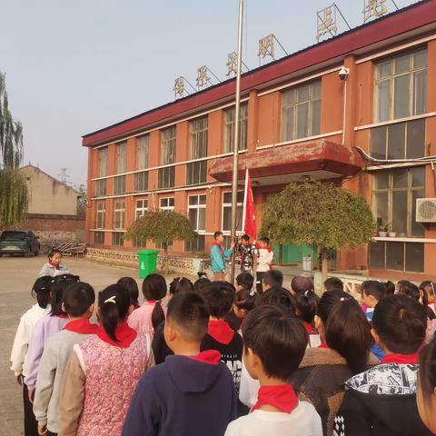 九九重阳节浓浓敬老情——大五里镇周官营小学开展红领巾在行动