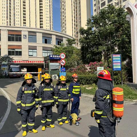 龙华区消防救援大队对滨海街道盐灶三社区开展消防培训及实战演练