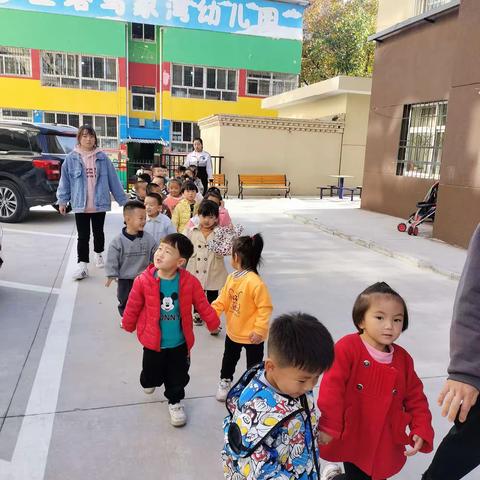 “拥抱自然、邂逅秋天”马家湾幼儿园秋游主题活动