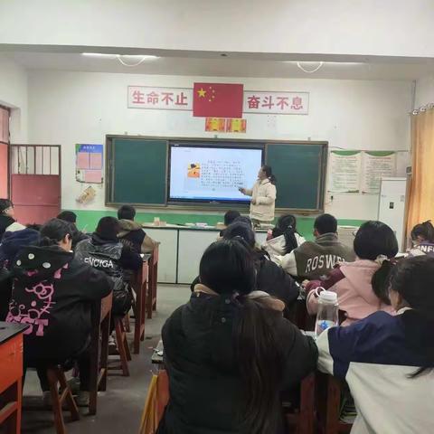 立足常态教研，听课评课促成长——记杜汤堡小学教研活动