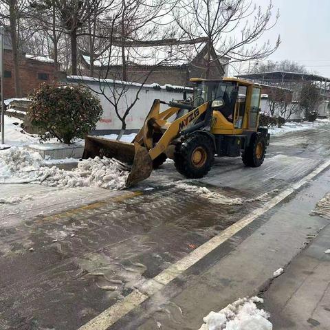 建安区桂村乡:党员群众齐上阵，扫雪除冰送温暖