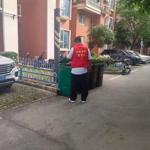 径河环卫巡查小区垃圾桶配比日常工作