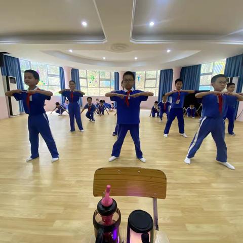 活力少年 舞出精彩——小学男生舞蹈社团五月纪实