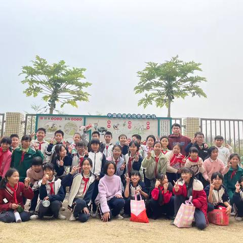 学生户外野炊活动：自然中的集体欢乐与成长