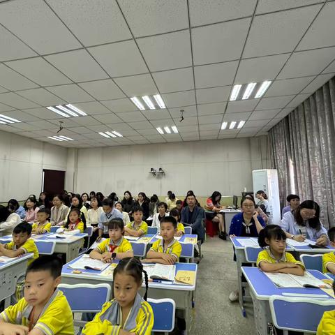 “教”沐秋风 “研”路聚力——玉潭街道中心小学“今日我登台”低语组教学研讨活动