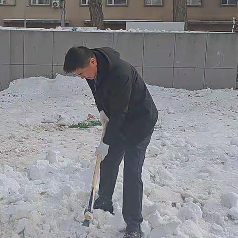 冬日暖人心  扫雪我先行 ——万张街道中心小学师生扫雪纪实