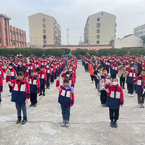 吴铺镇中心小学给您拜年啦！