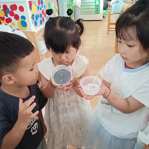 绘画区里的故事—莲花县第二保育院小四班