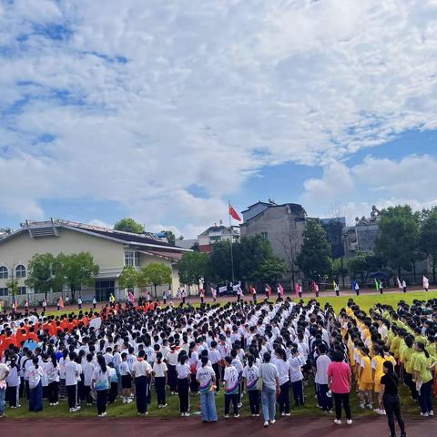 团结拼搏，永创辉煌 ——实验中学21届运动会  七(15)樊施悦