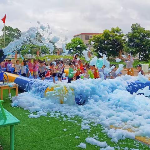 成均镇中心幼儿园——“水上狂欢•泡沫之夏”活动