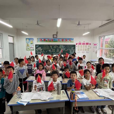 东范疃小学二年级“迎中秋🎑庆国庆🇨🇳”