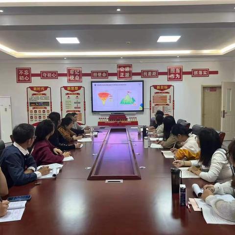 钻尖仰高，笃行致远——记薛城区北临城中学组织观看省教研大讲堂活动