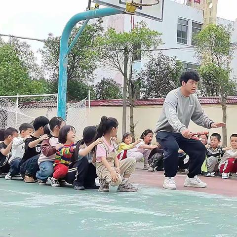 团结就是力量——上塘小学心理拓展课