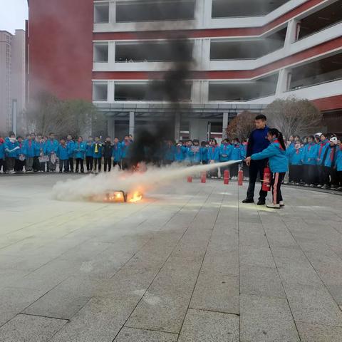 消防在心  安全“童”行 ——吉安市思源实验学校文成分校消防演练