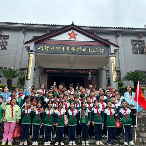 童年调色盘：多彩校园生活