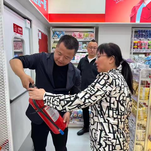筑牢安全防线 护航平安五一 ‍                           ——鱼化寨街道包抓科室带队督导，锦英社区协同配合开展节前安全生产大检查 ‍