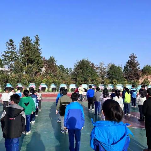 红岭小学期中表彰大会