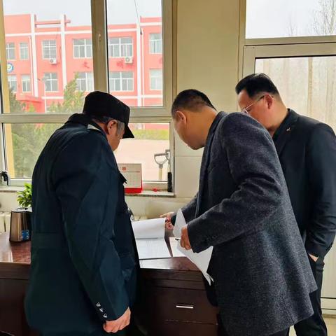 校园安全,共同守护———赵毛陶中学党总支书记刘长岭等领导到褚村小学检查指导安全工作