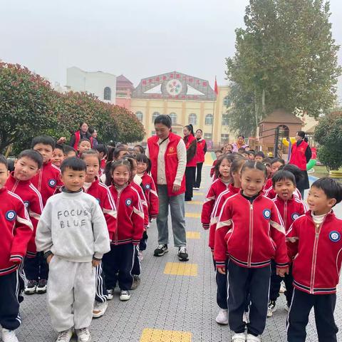 消防零距离 安全住心间-修武县县直第二幼儿园大三班家长助教活动