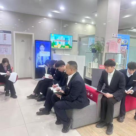 靖江支行认真组织学习《案防警示大讲堂》