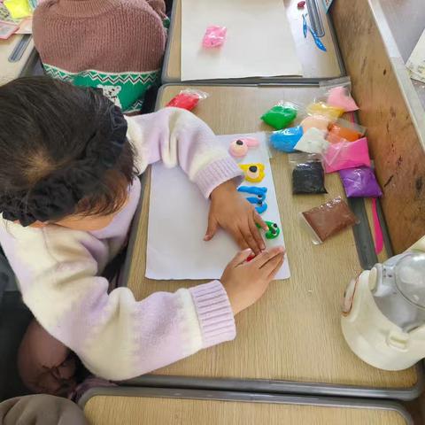 双桥集镇实验小学一年级课后服务：让声母学习“活”起来