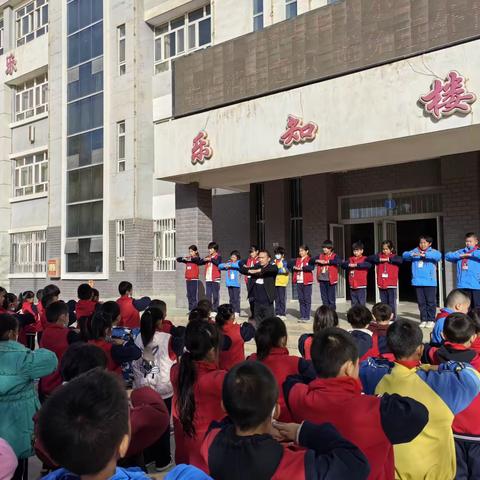 尉犁县第八小学开展“传承传统文化，学习中华礼仪”为主题的中华文化礼仪传承系列活动