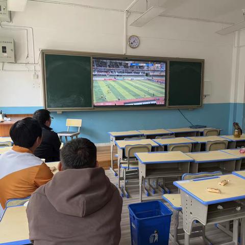 以球为媒 爱我家乡——我校组织全校师生观看“滇超”联赛迪庆VS德宏赛事
