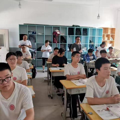 聚焦课堂提质量，听课评课促成长  ——赵八中学教研活动纪实