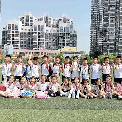 和顺名都幼儿园大四班参观小学活动🌱