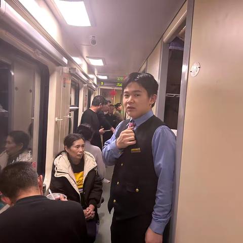 春运路上 列车有爱