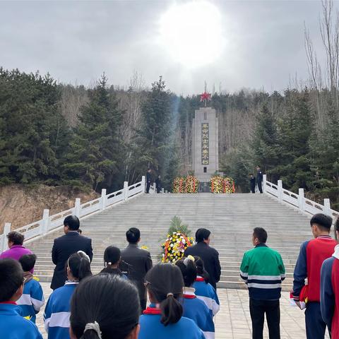 “缅怀革命先烈，传承红色基因”——东乡县东塬学校开展清明节祭英烈主题活动