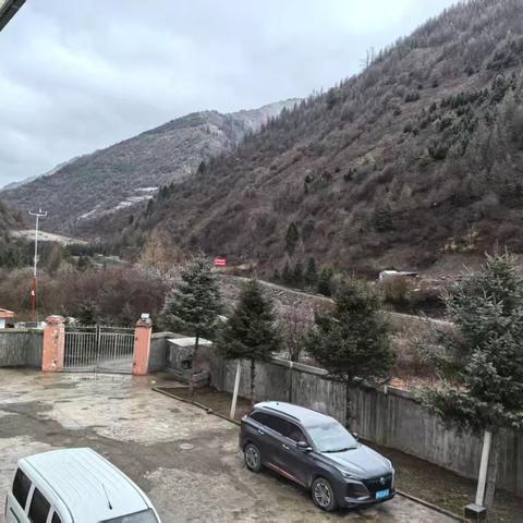 博峪河管护中心辖区降雨夹雪情况