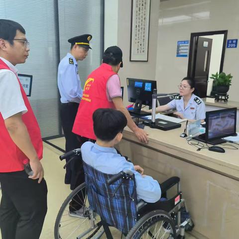 “小个专”党建之家党员志愿者助力残疾人办理税务登记迁移