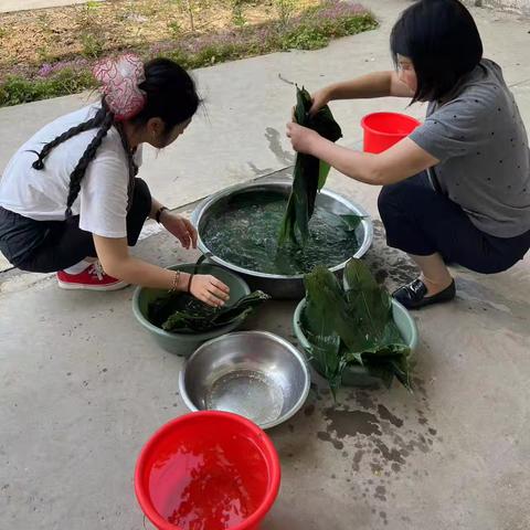 “粽叶飘香，情满校园”李口小学端午节包粽子活动