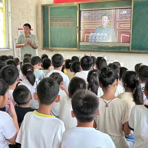 铭记历史，彰显和平力量 ——李口小学师生观看中国人民抗日战争暨世界反法西斯战争胜利80周年阅兵！