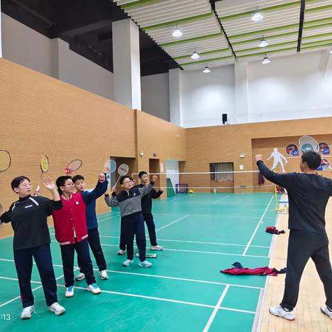 七年级篮球与羽毛球社团：活力课堂，成长乐园