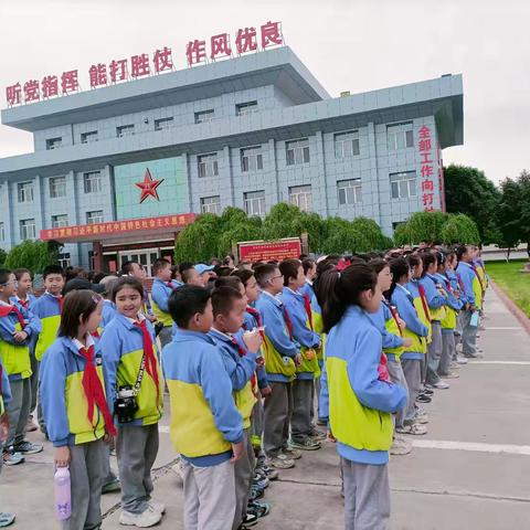 童心系国防，同筑强军梦—坦克营研学活动 乌市第四十一小学观园路校区