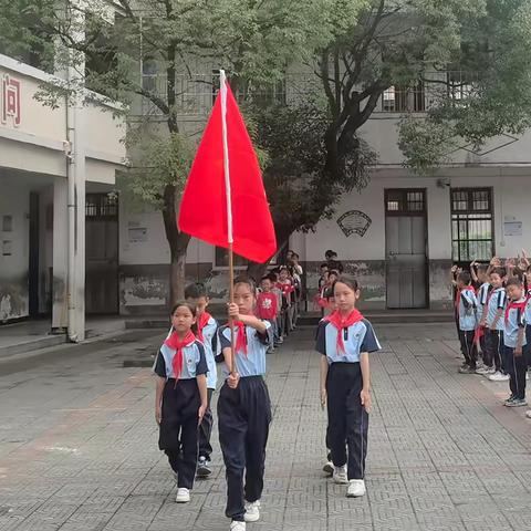 红领巾 心向党———2025年水东小学一年级新队员入队仪式
