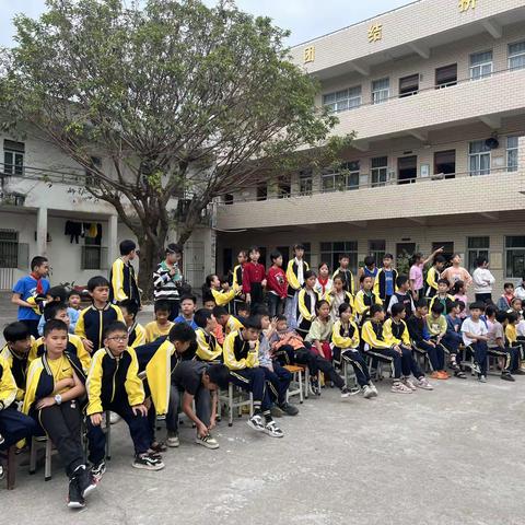 2023秋季竹山小学期末班际拔河比赛