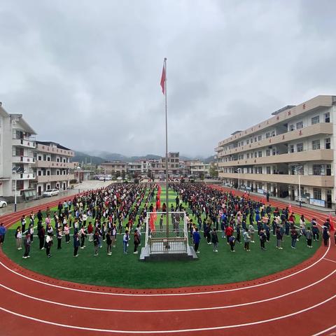 凝心聚力争上游，阳光课间展风采——黄坑中心小学大课间跑操、韵律操比赛