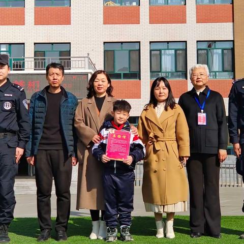 赓续雷锋精神   奋斗成就梦想——疏港路小学学雷锋活动简报