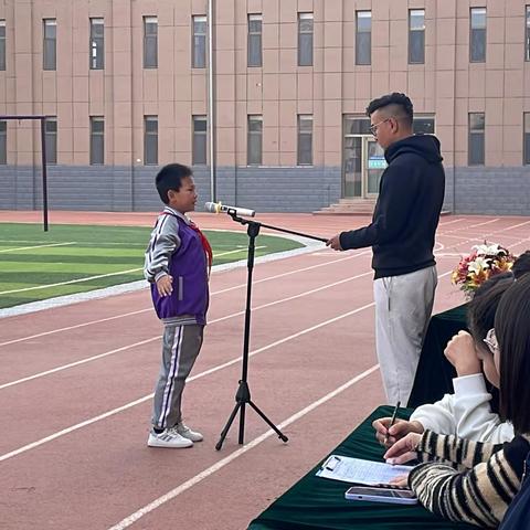 巴彦淖尔市第三小学4.1班队列队形与趣味运动比赛